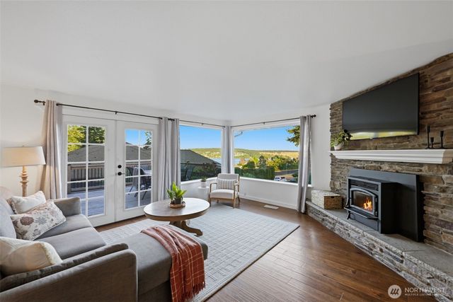 1263 Pilchuck Drive, Fox Island, WA 98333