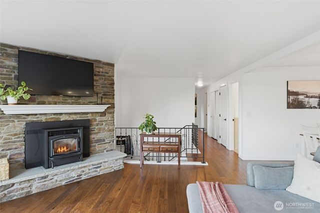 1263 Pilchuck Drive, Fox Island, WA 98333
