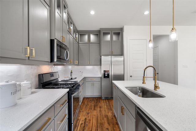 907 Saint George Place, Desoto, TX 75115