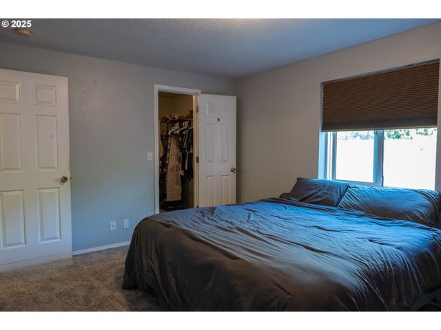 689 BLUE JAY Loop, Creswell, OR 97426