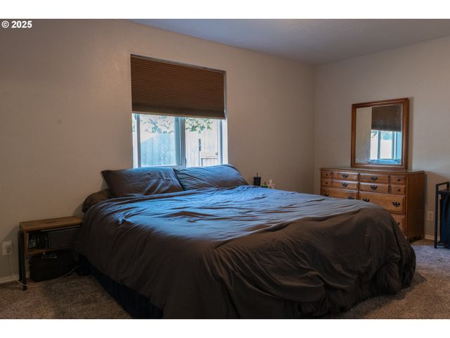 689 BLUE JAY Loop, Creswell, OR 97426
