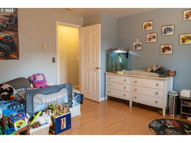 689 BLUE JAY Loop, Creswell, OR 97426