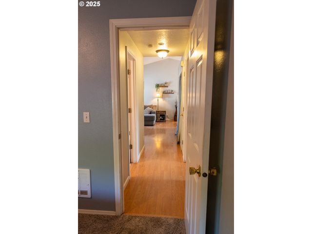 689 BLUE JAY Loop, Creswell, OR 97426