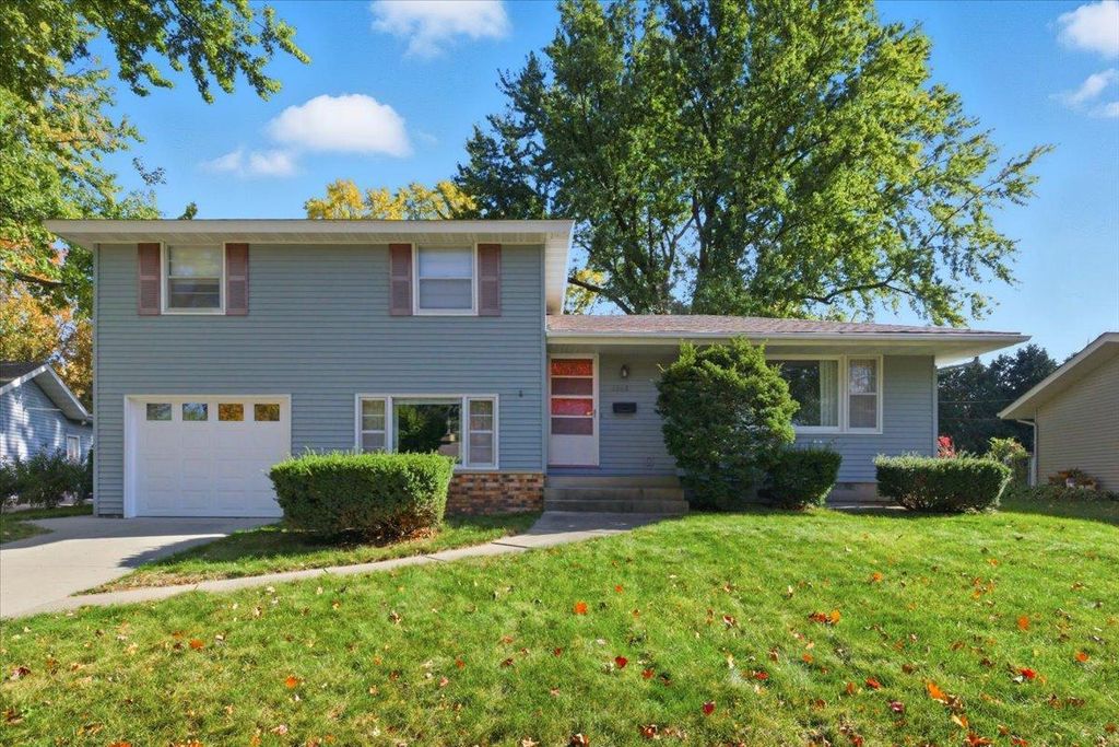 2326 16th Avenue NW, Rochester, MN 55901