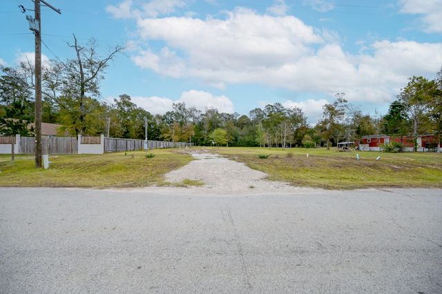 72 Road 3371b, Cleveland, TX 77327