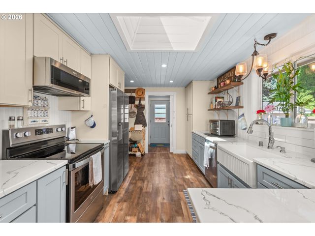 1385 RIVER BEND Rd, Salem, OR 97304