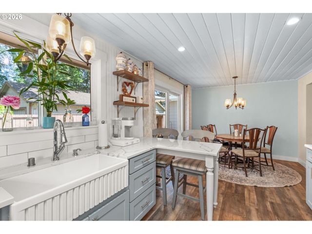1385 RIVER BEND Rd, Salem, OR 97304
