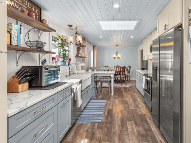 1385 RIVER BEND Rd, Salem, OR 97304