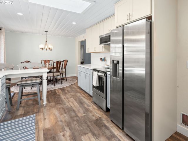 1385 RIVER BEND Rd, Salem, OR 97304
