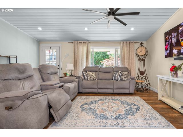 1385 RIVER BEND Rd, Salem, OR 97304