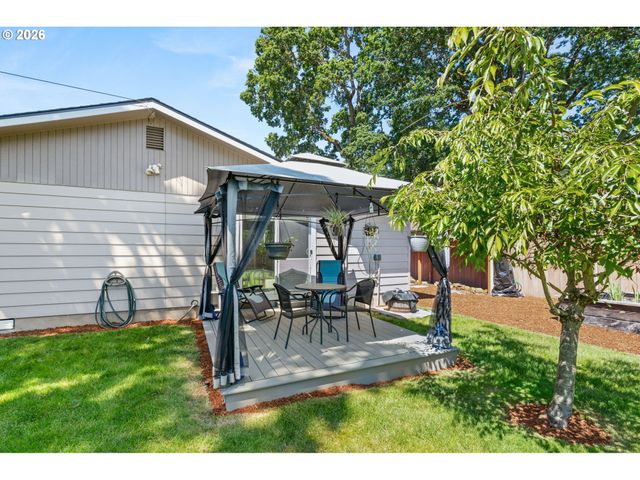 1385 RIVER BEND Rd, Salem, OR 97304