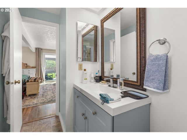 1385 RIVER BEND Rd, Salem, OR 97304