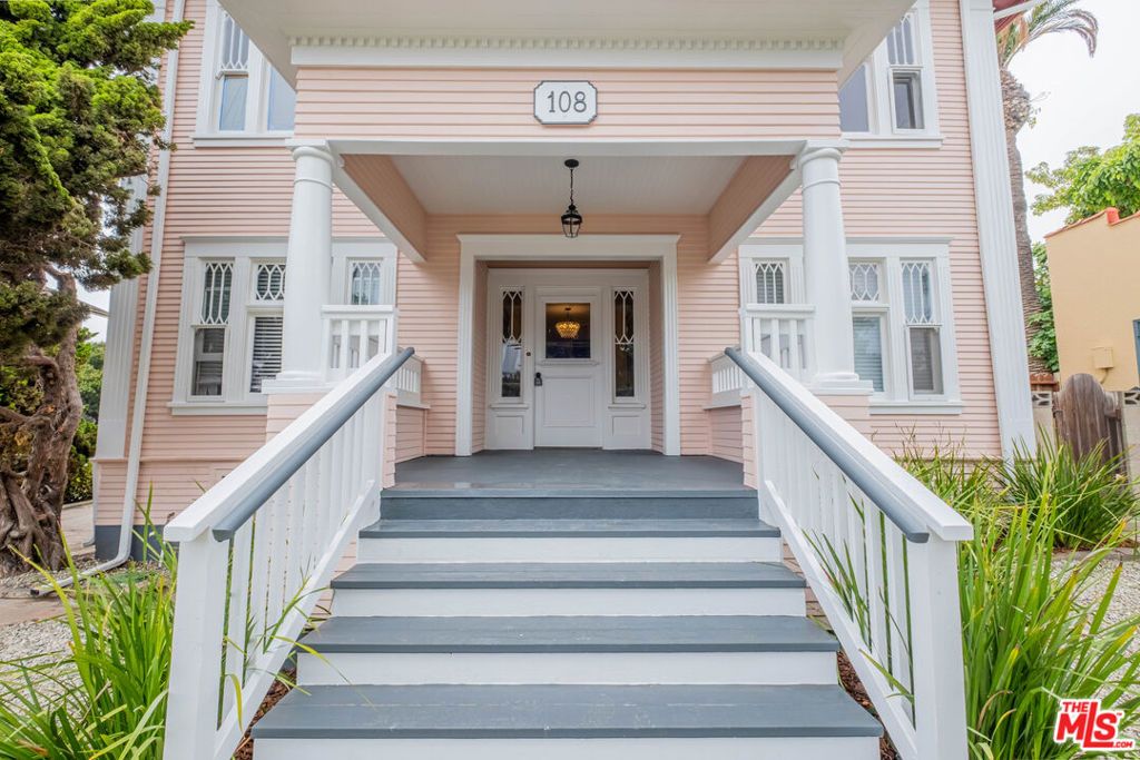 108 N Broadway, Redondo Beach, CA 90277 — photo 2