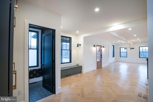 270 CLAREMONT AVE, State College, PA 16801