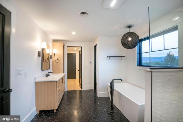 270 CLAREMONT AVE, State College, PA 16801