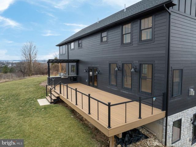 270 CLAREMONT AVE, State College, PA 16801