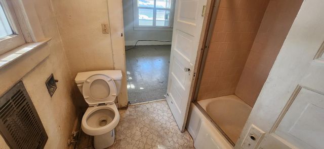 5469 E Tulare Avenue, Fresno, CA 93727