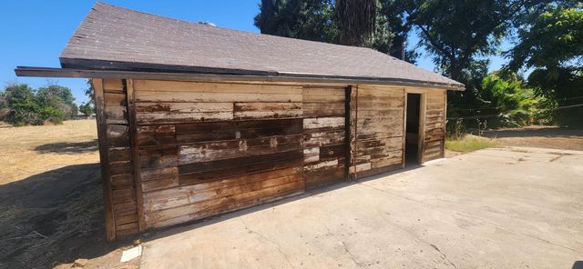 5469 E Tulare Avenue, Fresno, CA 93727