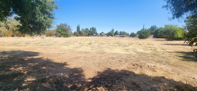 5469 E Tulare Avenue, Fresno, CA 93727