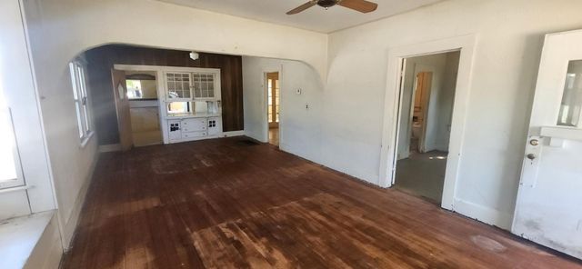 5469 E Tulare Avenue, Fresno, CA 93727