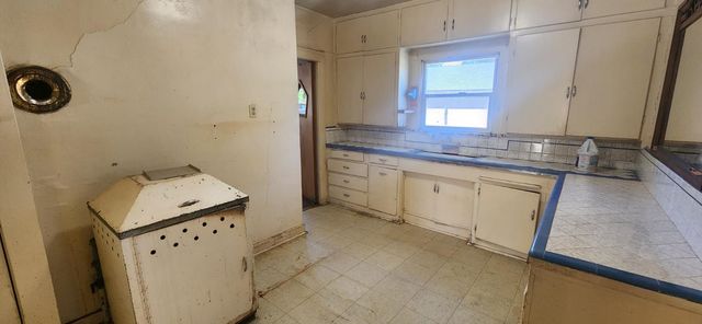 5469 E Tulare Avenue, Fresno, CA 93727