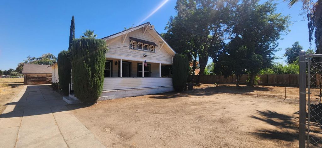 5469 E Tulare Avenue, Fresno, CA 93727