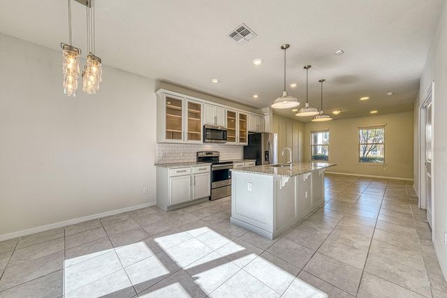 2677 MEAD AVENUE, St Cloud, FL 34771