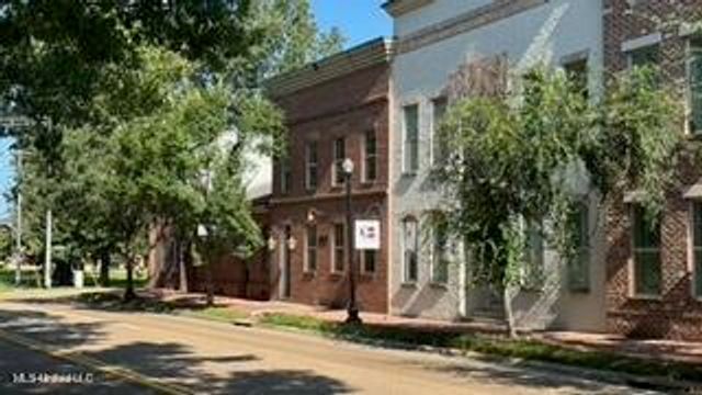 216 W Jackson Street, Ridgeland, MS 39157