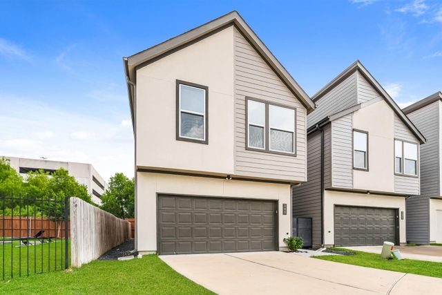 305 N Centro Circle, Shenandoah, TX 77385