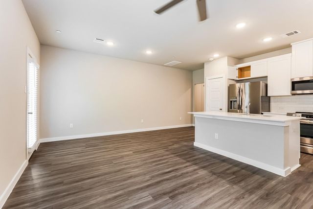 305 N Centro Circle, Shenandoah, TX 77385