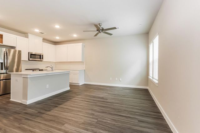 305 N Centro Circle, Shenandoah, TX 77385