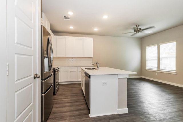 305 N Centro Circle, Shenandoah, TX 77385