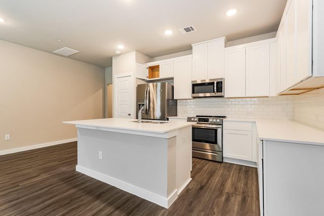 305 N Centro Circle, Shenandoah, TX 77385