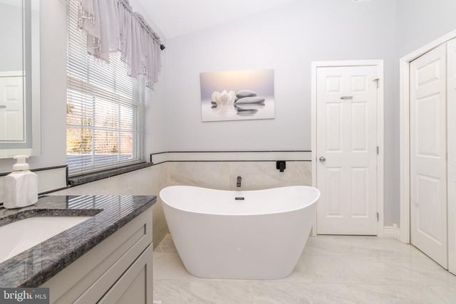 330 MEADOWBROOK DR, Monroeville, NJ 08343