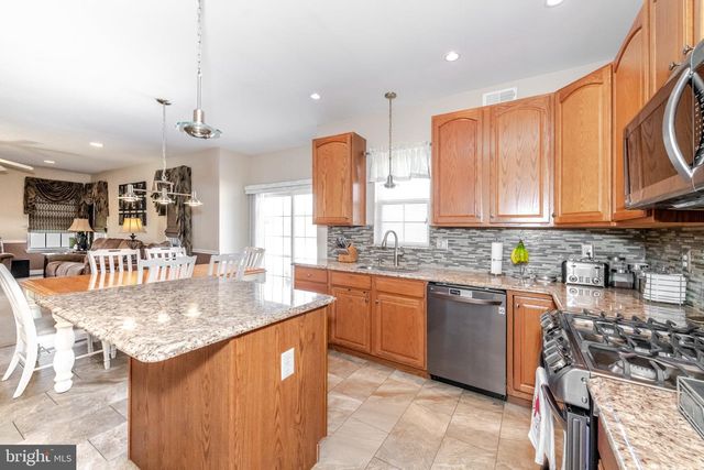 330 MEADOWBROOK DR, Monroeville, NJ 08343