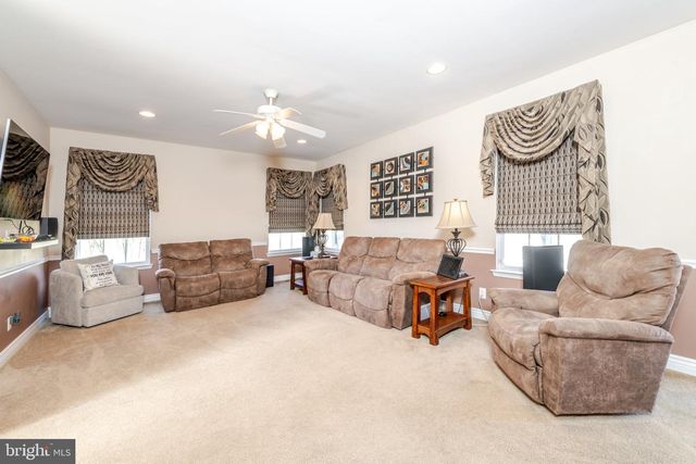 330 MEADOWBROOK DR, Monroeville, NJ 08343