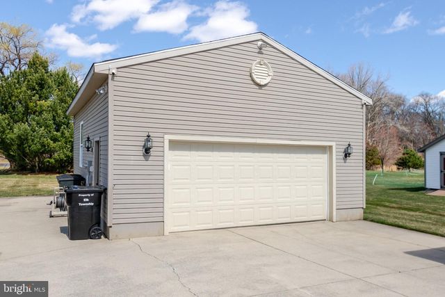 330 MEADOWBROOK DR, Monroeville, NJ 08343