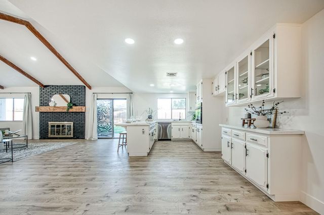 6784 N Valentine Avenue, Fresno, CA 93711