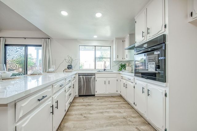 6784 N Valentine Avenue, Fresno, CA 93711