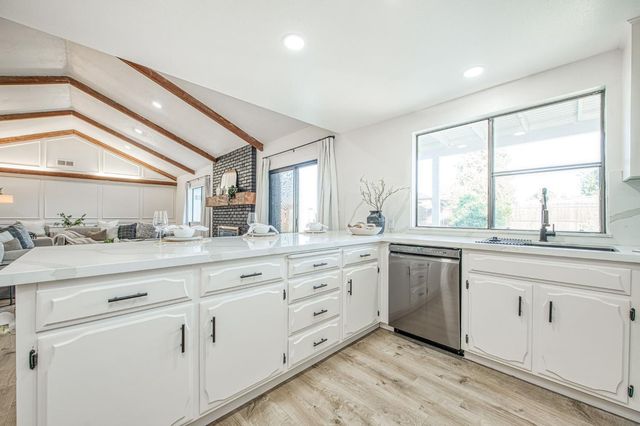 6784 N Valentine Avenue, Fresno, CA 93711