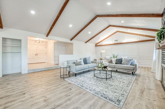 6784 N Valentine Avenue, Fresno, CA 93711