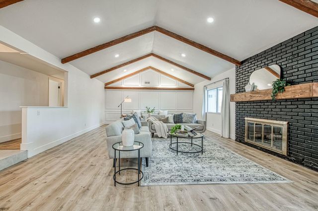 6784 N Valentine Avenue, Fresno, CA 93711