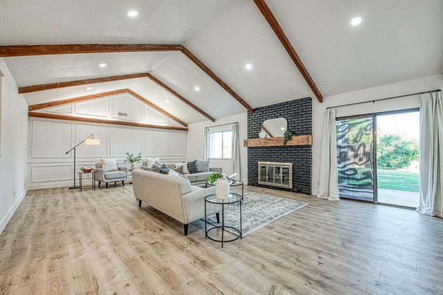 6784 N Valentine Avenue, Fresno, CA 93711