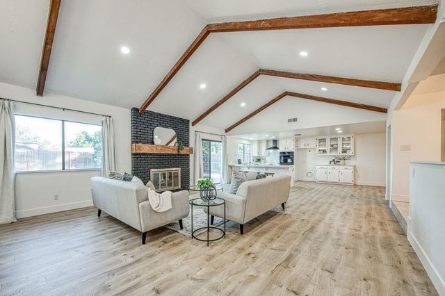 6784 N Valentine Avenue, Fresno, CA 93711