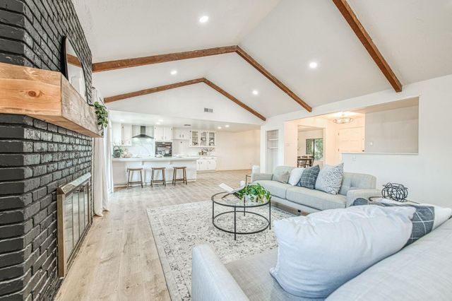 6784 N Valentine Avenue, Fresno, CA 93711