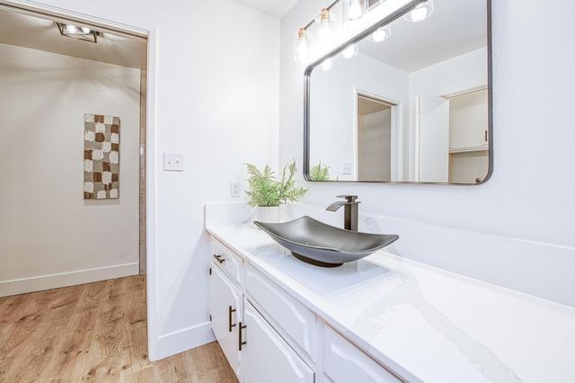 6784 N Valentine Avenue, Fresno, CA 93711