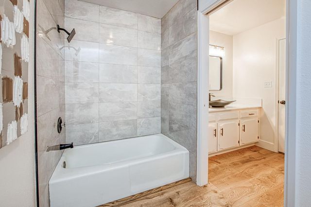 6784 N Valentine Avenue, Fresno, CA 93711