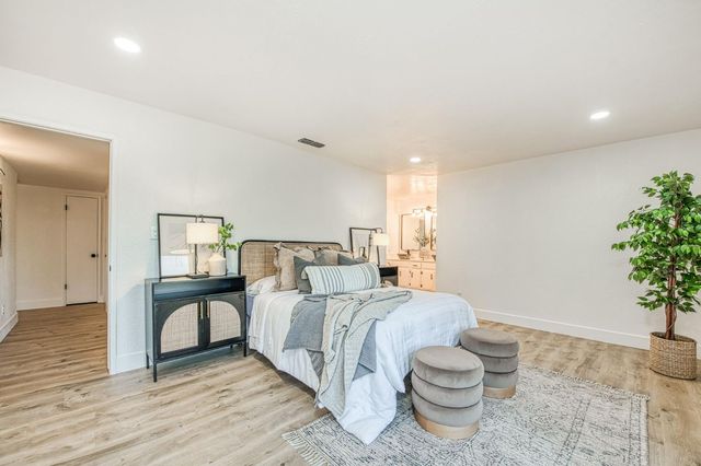 6784 N Valentine Avenue, Fresno, CA 93711