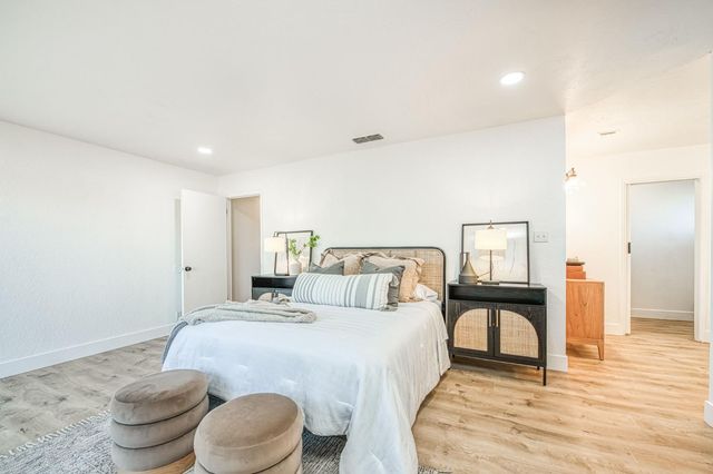 6784 N Valentine Avenue, Fresno, CA 93711