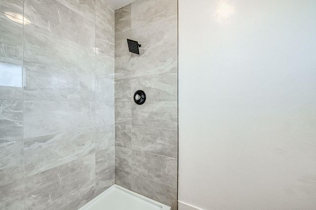 6784 N Valentine Avenue, Fresno, CA 93711